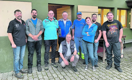 Das aufgestellte Staffelbacher Team für die Schweizer Gruppenmeisterschaft (v.l.):Thomas Scheuzger,Armin Leuenberger, Fabian Mathieu, Reinhard Schaffner, Marc Fischer kniend, Andreas Hochuli, Michelle Lang, Heinz Leuenberger, René Amsler. Es fehlt: Judith Scheuzger. (Bild: zVg.)
