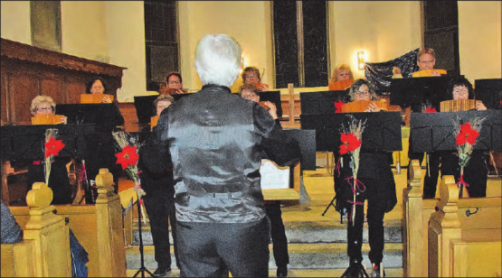 Auf den Bazar eingestimmt: Der PanChor Freiamt spielte unter der Leitung von Isidor Karpf in der Kirche Rued zum Bazarstart. (Bilder: st.)