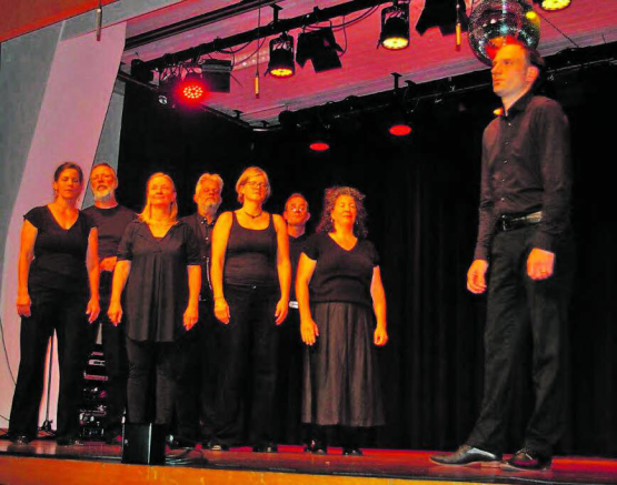 Ein besonderes Konzert im Forum Seon: Die Formation «Nightingales» tritt schon 40 Jahre in wechselnder Besetzung auf. (Bild: hh.)