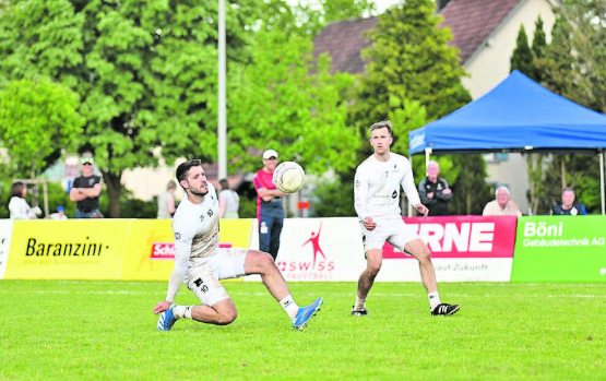 Die Oberentfelder Faustballer gewinnen zum Abschluss der Hinrunde doppelt. (Bild: Alexander Stürchler / Swiss Faustball)