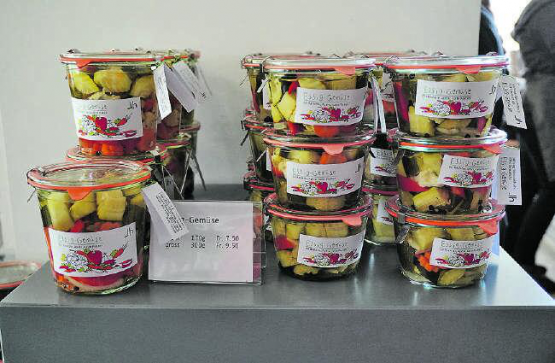 Ein richtiger Verkaufsschlager: Das Essiggemüse ist besonders beliebt. (Bilder: mek)