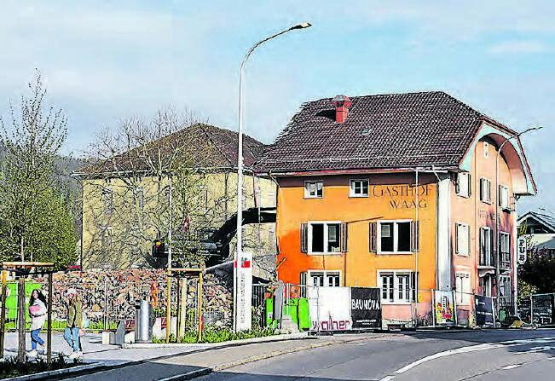 Die letzten Stationen der Menziker «Waag»: Am vergangenen Samstag, 1. Mai wurde «das Pub» endgültig zum Schutthaufen.