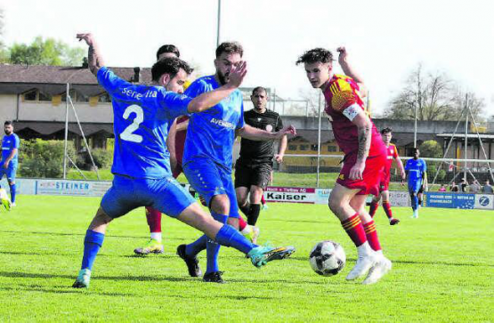 Anschlusstreffer in der 58. Minute: Jan Schneider führt sein Team als Captain zu einem verdienten Punktgewinn in Dornach. (Archivbild: Otto Lüscher)
