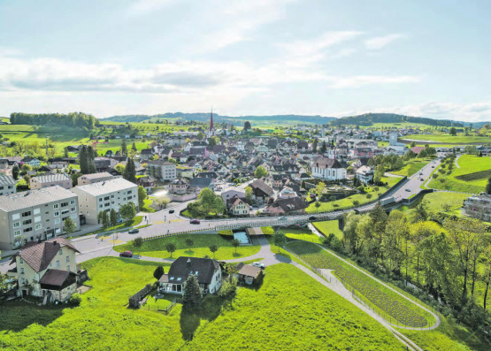 Der Flecken Beromünster soll vom Verkehr entlastet werden: Visualisierung Ostumfahrung mit geplanter Brücke über die Wyna. (Bild: zVg.)