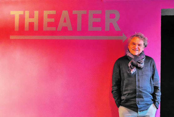 Clo Bisaz prägt das TaB Theater am Bahnhof seit 20 Jahren. Ende 2024 hört er als Betriebsleiter auf . Egal, wohin der Weg danach führt, sein Herz wird wohl für immer für das Reinacher Kulturhaus schlagen. (Bild: Remo Conoci)