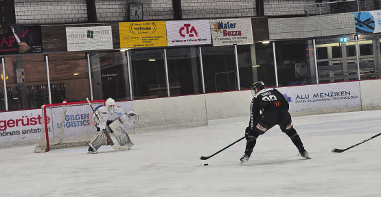 Red Lions Stürmer Marc Sahli unterwegs zum Ehrentreffer. (Bild: Roland Jaus)