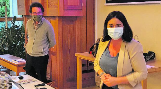 Spannender Vortrag: Martin und Carina Sommerhalder nahmen die Gäste mit auf eine Reise durch die Natur. (Bild: zVg.)