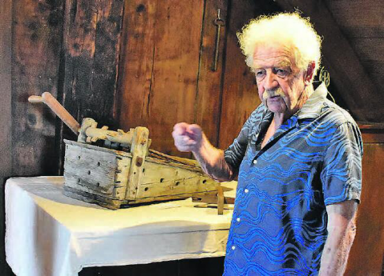 Kunsthistoriker Dr. Hans Ruedi Weber weiss mit interessanten Informationen die Besucher in diese Thematik eintauchen zu lassen. (Bilder: hg.)