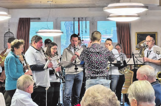 Der Musikverein Oberwynental begeisterte die Zuhörerschaft mit weihnachtlichen Klängen. (Bild: Dominique Rubin)