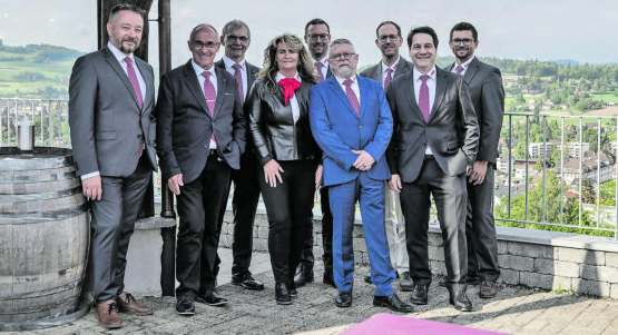 Die Teilnehmer der EWS-GV: (v.l.) Geschäftsführer Thomas Mesmer sowie die Verwaltungsräte Hans Heinrich Leuzinger, Bruno Ellenberger, Pia Müller, Roger Stenz, Jürg Rubin, Mathias Härri, Mathias Räber und Adrian Widmer. (Bilder: dr.)