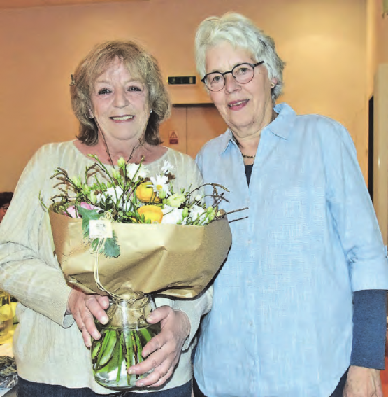 Ein Glücksfall für den Verein: Die Präsidentin Christine Zeller (re.) dankt der neugewählten Kassierin Bernadette Erismann. (Bilder: Frieda Steffen)