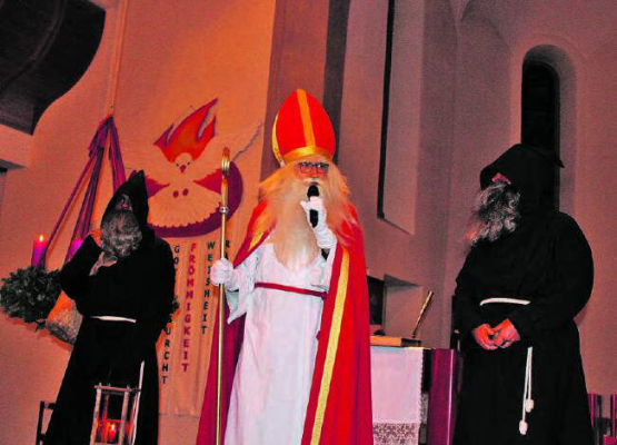 Voll Ungeduld waren der Chlaus und die Schmutzlis erwartet worden. (Bilder: grh)