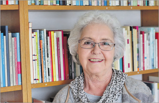 Neuer Gedichtband der Teufenthaler Autorin Brigitte Fuchs: «Ich bin keine Schnellschreiberin, jedes Wort muss hundertprozentig sitzen.» (Bild: pewe.)