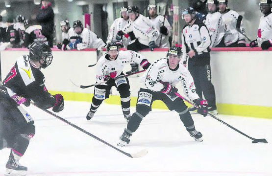 Die Gegner hatten oft Mühe mit seiner Schnelligkeit: Kevin Boschung leitet im Derby gegen die Argovia Stars einen Angriff ein − eingebracht hat der Vorstoss jedoch nichts. (Bilder: rc.)