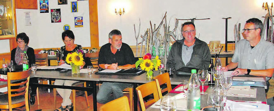 «Mit Abstand» ein gediegener Anlass: Der GVOS tagte im «Gasthuus Moosersagi» in Wiliberg mit Elsbeth Squindo, Rita Rölli, Markus Brunner, Alex Erismann und Roland Wiederkehr. (Bild: st.)