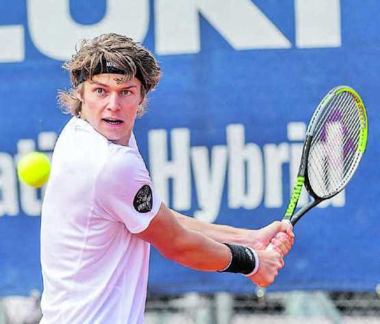 Niederlage in der 3. Interclub-Runde: Auch Teufenthals Yannik Steinegger blieb in seinem Einzel chancenlos. (Bild: Fabio Baranzini)