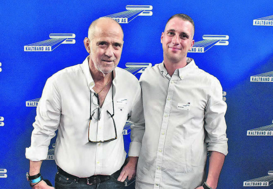 Investition in die Zukunft der Kaltband AG: Mit der neuen Halle bekennen sich Michael und Dennis Lüthi klar zum Standort und Werkplatz Schweiz und Reinach. (Bilder: hg.)