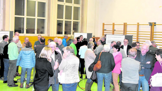 Fragen und Antworten: Das neue Führungsmodell wird in Gruppen besprochen. (Bilder: mars.)