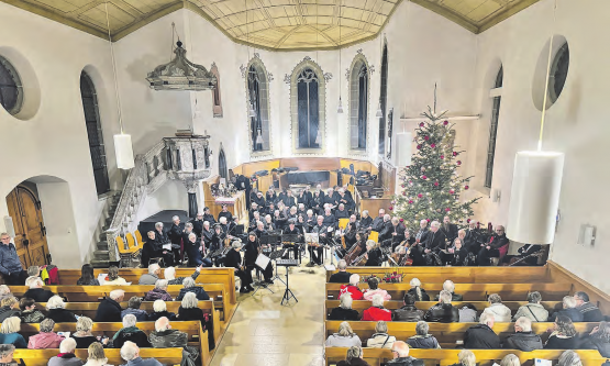 Sorgte für festliche Stimmung: Kammerorchester Schöftland unter Mitwirkung des. kath. und ref. Kirchenchors und Yvonne Härdi, Solistin Sopran und Flöte. (Bild: Dominique Rubin)