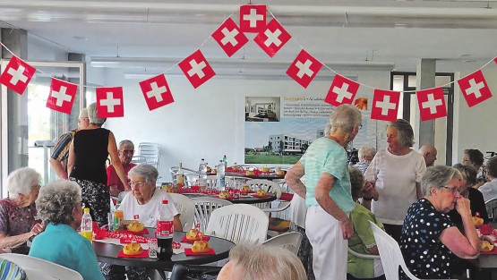 Alterswohnungen Sunnepark Oberkulm: Der Gemeinschaftsraum wurde von den Bewohnern feierlich geschmückt. (Bilder: zVg.)