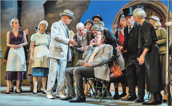 Benozzo (Reto Hofstetter) und erholt sich von seinen Anstrengungen, den «Räubern» entkommen zu sein. Er hat Nasoni (Andreas Wuffli) den Atemspray abgenommen und gibt sich eine Dosis… (Bilder: Andy Bolliger, Theatergesellschaft Beinwil am See)