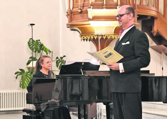 Glaube, Hoffnung und Liebe: Bruno von Nünlist sang die «vier ernsten Gesänge» von Johannes Brahms, berührende Lieder aus biblischen Texten, begleitet von Sue Hess-Loh am Flügel . (Bilder: zVg.)