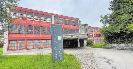 Innert 2 Minuten unter Dach: Der Kredit von 330’000 Franken für die Sanierung des Flachdachs des Menzoschulhauses, wo die Oberstufe (Kreisschule aargauSüd) zu Hause ist. (Bild: mars.)