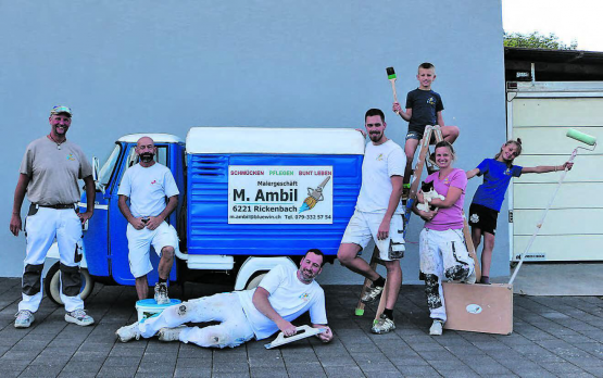 Das Team des Malergeschäfts M. Ambil und die gesamte Familie machen die Welt etwas bunter. (Bilder: jaf.)