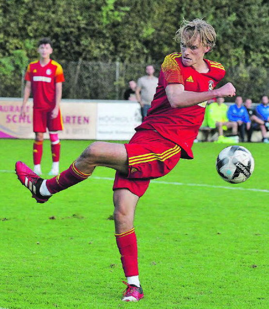 Das ging daneben: Der SC Schöftland und in diesem Fall Benjamin Weiss verpassen es derzeit, «Big Points» einzufahren, um sich in der Tabelle nach hinten absichern zu können. (Archivbild: Otto Lüscher)
