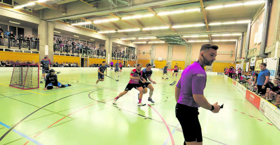 Eine gut besuchte Pfrundmatt-Halle ist schon eine gute Voraussetzung, um die Spiele gegen die Kloten-Dietlikon Jets zu überstehen und in die Halbfinals vorzustossen. (Bilder Roland Jaus)