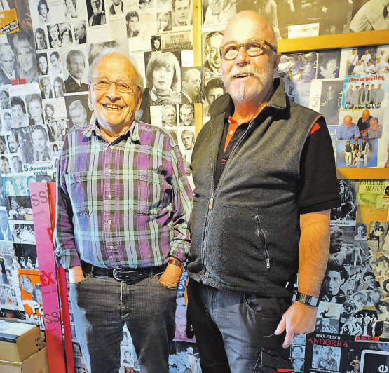 Hinter den Kulissen des Saalbaus Reinach: Bühnenmeister Eugen Gautschi und Ruedi Hinnen (r). (Bilder: René Fuchs)