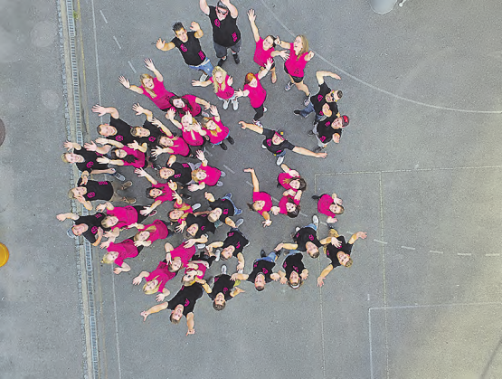 Zetzwil verwandelt sich zum dritten Mal in einen Party-Tempel. 60 Vereinsmitglieder sorgen für einen perfekt organisierten Anlass. (Bild: zVg.)