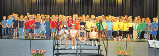 Eine kleine, aber feine Schule: Diese Kinderschar hat ein besonderes Privileg. Während sechs Jahren kann hier «heile Welt» genossen werden. (Bilder: st.)