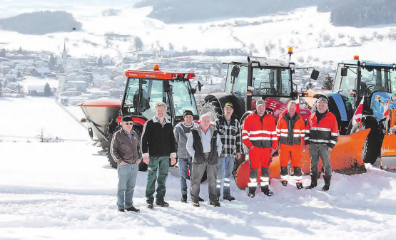 Winterdienst in Rickenbach: Acht Mannes- und rund 750 Pferdestärken vereint im Kampf gegen Schnee und Eis. (Bild: zVg.)