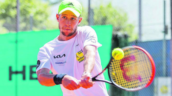 Auch Yanik Kälin wird beim TC Teufenthal im Kampf um den Ligaerhalt ziemlich gefordert sein, am ersten Maiwochenende beginnt traditionellerweise die neue Interclubsaison. (Bild: Fabio Baranzini)