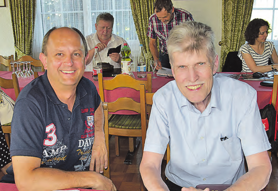 Bewährte Uerkheimer Delegation: Grossrat Markus Gabriel mit Beobachtungsstatus und Gemeinderat Andreas Ott (re.) nahmen gemeinsam an der zofingenregio Abgeordnetenversammlung teil. (Bilder: aw.)