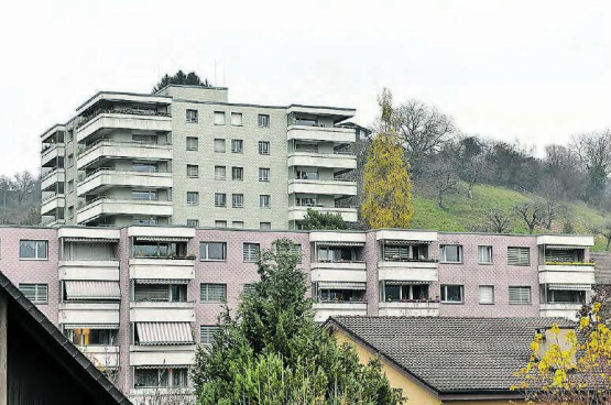 Auf dem Hochhaus im Gebiet Bienstel plant Sunrise eine Mobilfunkanlage. (Bild: A.W.)