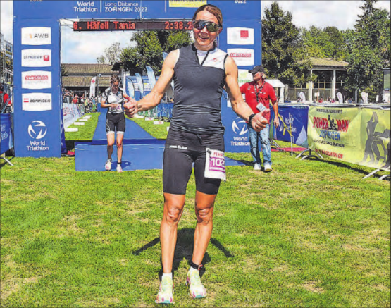 Jacqueline Baumberger aus Schöftland trainiert im Triathlonclub Aarau. Sie überzeugte nicht nur mit ihrem 5. Platz auf der Kurzdistanz, sondern auch mit mit ihrer Frohnatur. (Bilder: aw.)