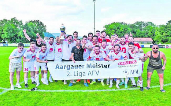 Der FC Suhr jubelt nach dem Meistertitel in der 2. Liga, will aber nicht aufsteigen. Das hat nun Auswirkungen auf die 3. Liga. (Bild: Otto Lüscher)