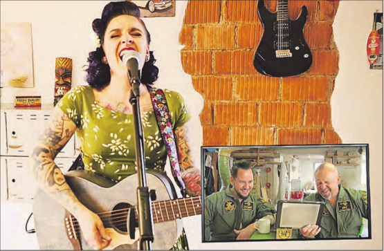 Martina «Mary» Vogel in ihrer Stube in Dürrenäsch: Für den Sieg im Telefon-Voting hat es nicht gereicht, Siegerin der Herzen ist sie allemal. (Bild: zVg.)