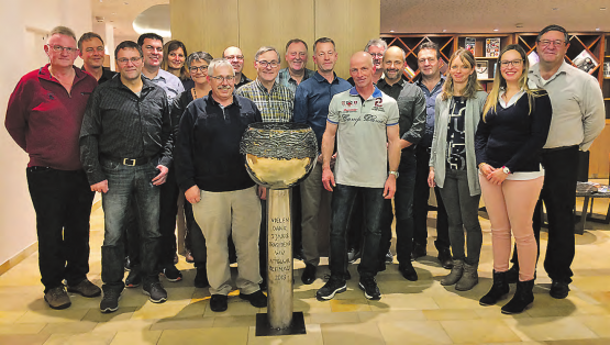 Zum Abschied gabs ein Bild für die Geschichtsbücher mit Rolf Trösch (ganz rechts), für den es ein Abschied in doppelter Hinsicht ist. Er hat die Wahl in den Gemeinderat der Fusionsgemeinde nicht geschafft. (Bild: zVg.)