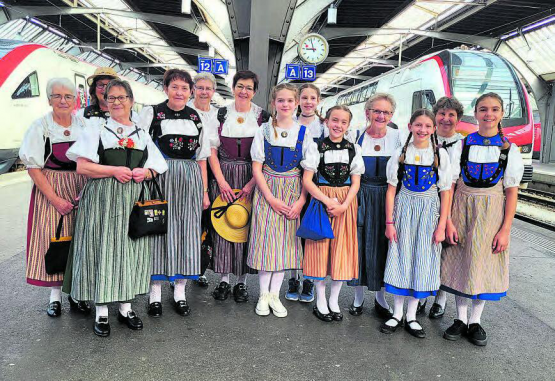 Strahlende Gesichter beim Fototermin am Zürcher Hauptbahnhof. (Bild: zVg)