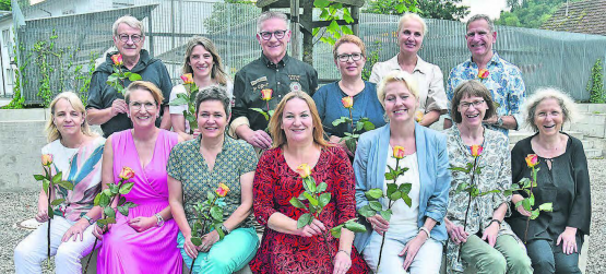 Nicht alle waren anwesend: An den Rosen waren die Jubilare der Schule Schöftland zu erkennen. (Bilder: aw.)