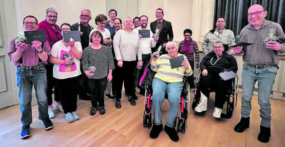 Höhepunkt der GV: Die Sportler wurden für langjährige Mitgliedschaft und regelmässige Besuche der Turnstunden geehrt. (Bild: zVg.)