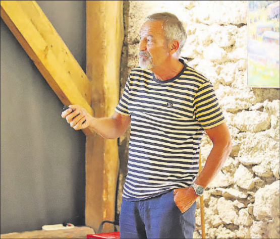 Über die Insektenwelt: Der pensionierte Biologielehrer Ernst Hofmann aus Unterkulm referierte auf Einladung des NVMB im Huus74. (Bild. rc.)