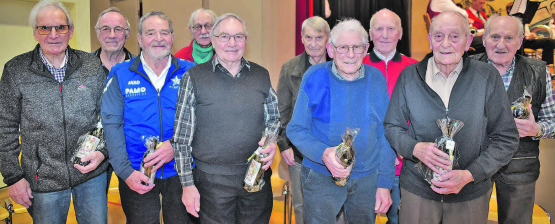 Die ältesten Teilnehmer des Winterausmarsches: (von links) Werner Zahner (Oberentfelden), Gustav Brändli (Oberkulm), Walter Hirt (Zetzwil), Xaver Bürgi (Suhr), Franz Frey (Erlinsbach), Mathias Wilhelm (Suhr), Christian Wüthrich (Erlinsbach), Max Leimgruber (Aarau), Hans Gall (Hirschthal),Alfred Zimmermann (Suhr).