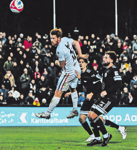 FCA-Verteidiger Serge Müller traf per Kopf zum 1:0.