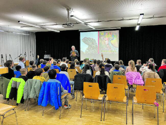 Die Schüler hatten viele Fragen für Thomas Sbampato. (Bild: zVg.)