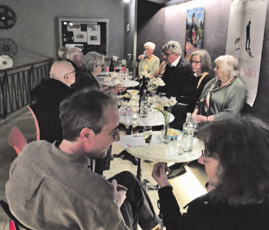 Schwelgte in Erinnerungen: Die Gründergeneration des Theater am Bahnhof freut sich über das Jubiläum. (Bild: zVg.)