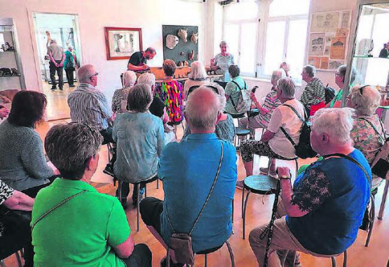 Ausflug der Seetaler Senioren: In Brienz stand der Besuch des Holzschnitzer Museums auf dem Programm. (Bild: zVg.)